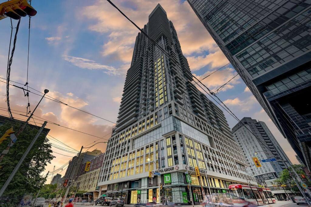 Elegant Condo Near Eaton Centre Mall 토론토 외부 사진